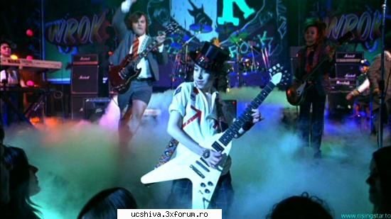 ultimul film vizionat - apropo de school of rock......asta e chitaristu - Moviez